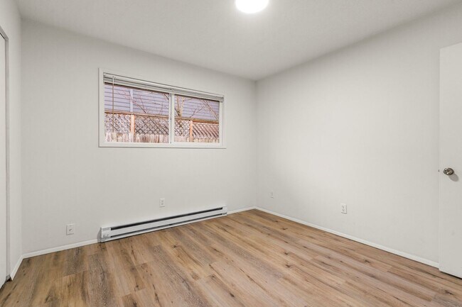 Building Photo - 1912-1914 SE Tacoma St.