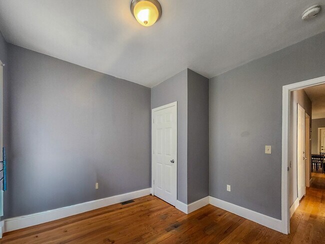 Building Photo - 12 Fox St