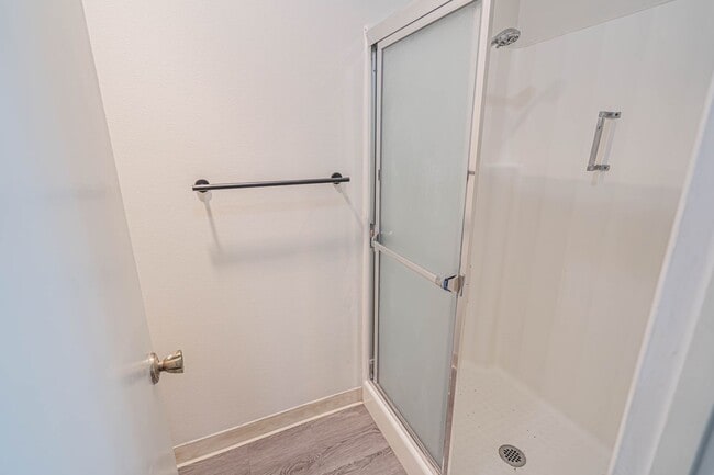 Building Photo - Cozy 2 Bedroom Condo in Valencia!