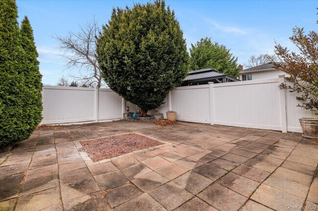 Building Photo - 2495 Navy Pl