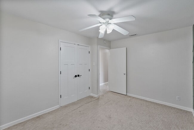 Building Photo - Charming 3 Bedroom Home