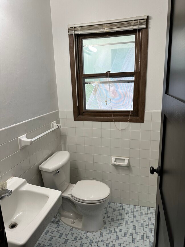 Building Photo - 3156 Westedge Blvd