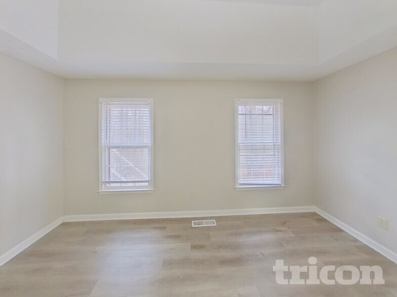 Building Photo - 555 N Oakland Cir