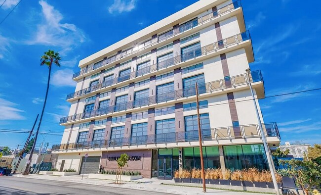 Building Photo - 3279 San Marino St