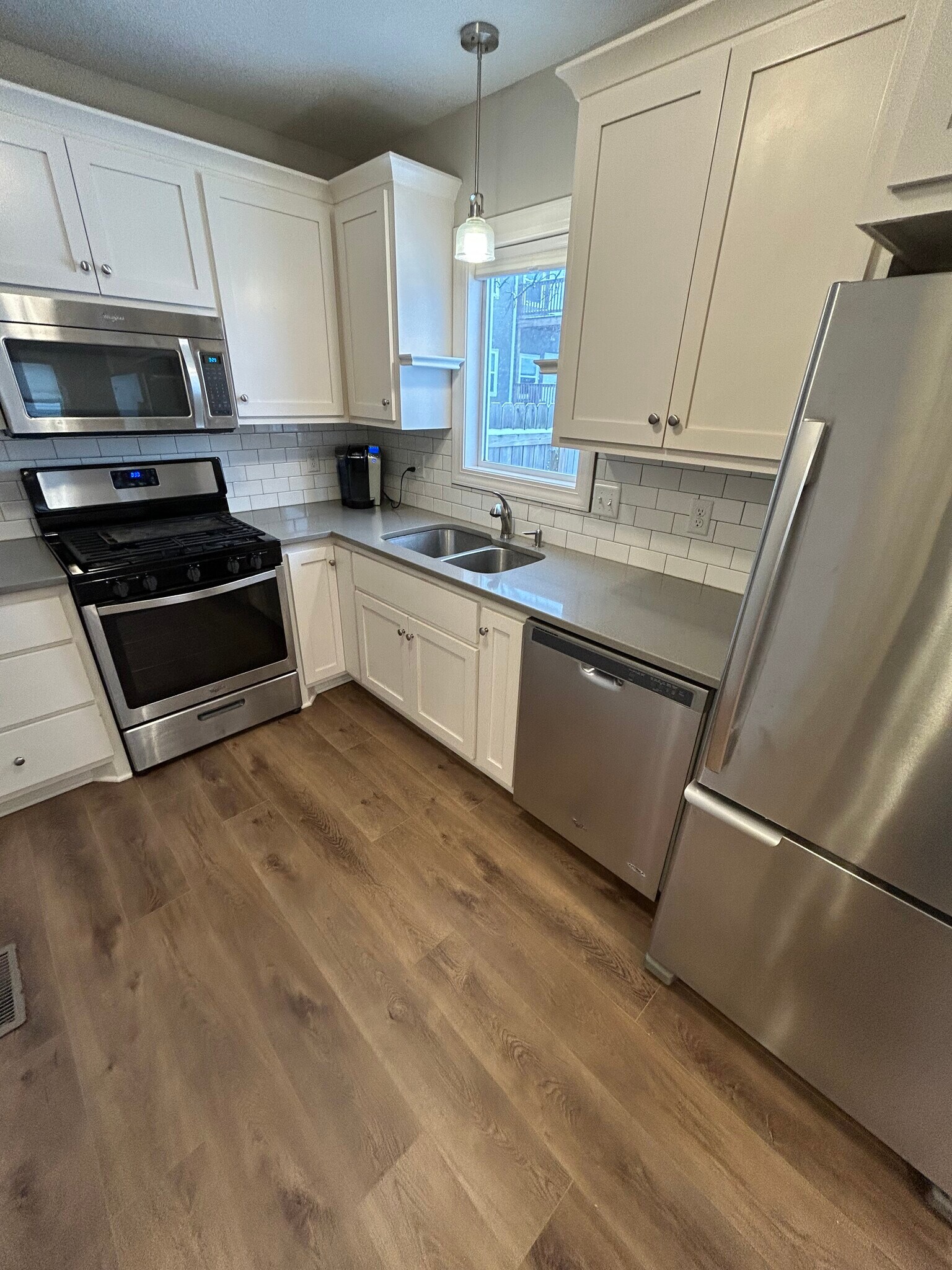 Ice maker - 950 29th Ave NE