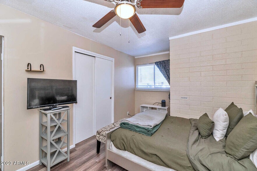 Building Photo - 3123 W Almeria Rd