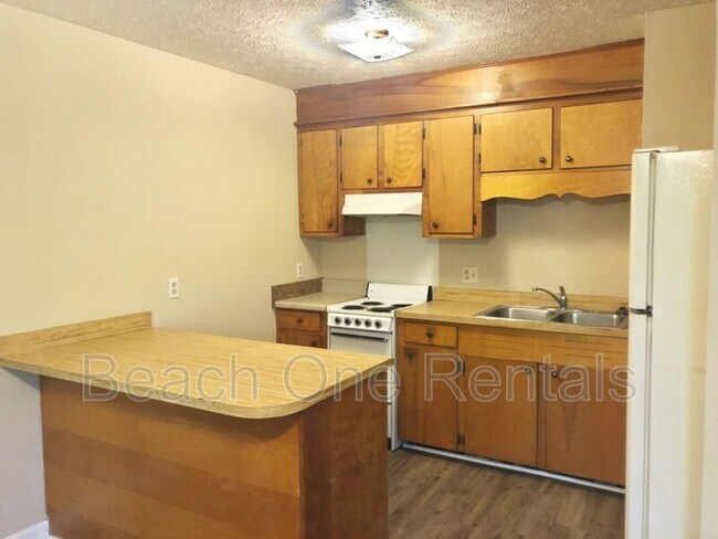 Building Photo - 213 William Bradford Pl