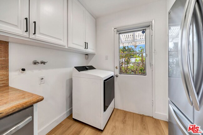 Building Photo - 20619 Clark St