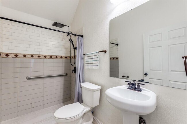 Building Photo - 874 Spinnaker Loop