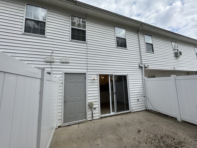 Building Photo - 3900-3AA4 Sterling Pointe Dr