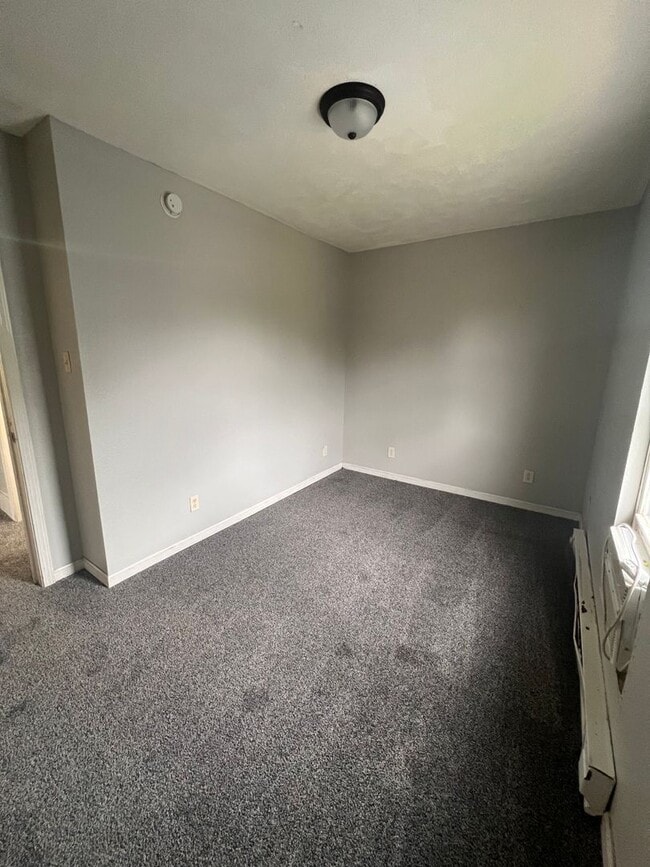 Building Photo - Preleasing for August 2026! 2 Bedrooms Home located in Downtown Muncie!