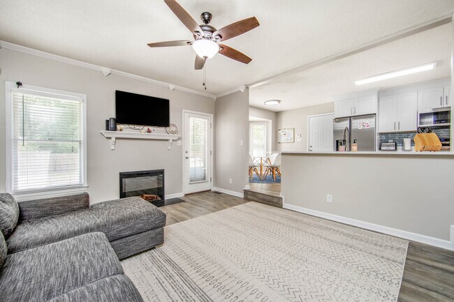 Building Photo - 2713 Leabrook Dr
