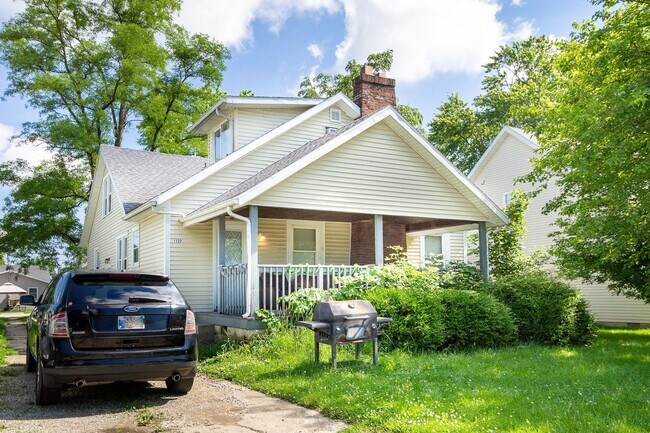 Building Photo - PRELEASING for AUGUST! Spacious 4-Bedroom Home Within Walking Distance to Ball State