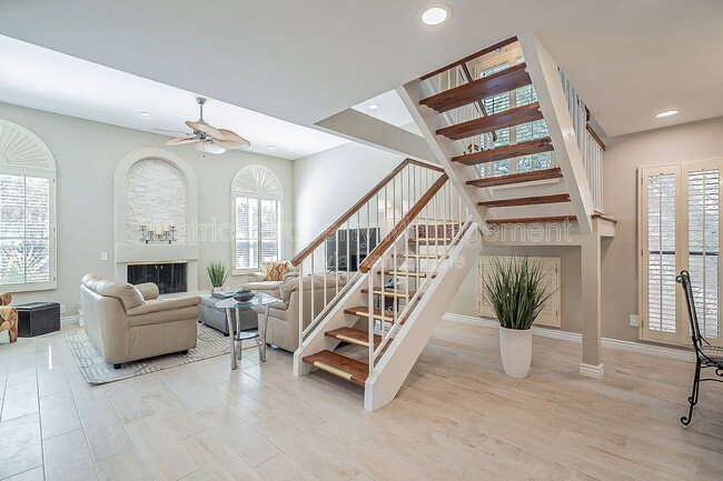 Building Photo - 10527 E Fanfol Ln