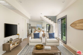 Building Photo - 535 Beloit Ave