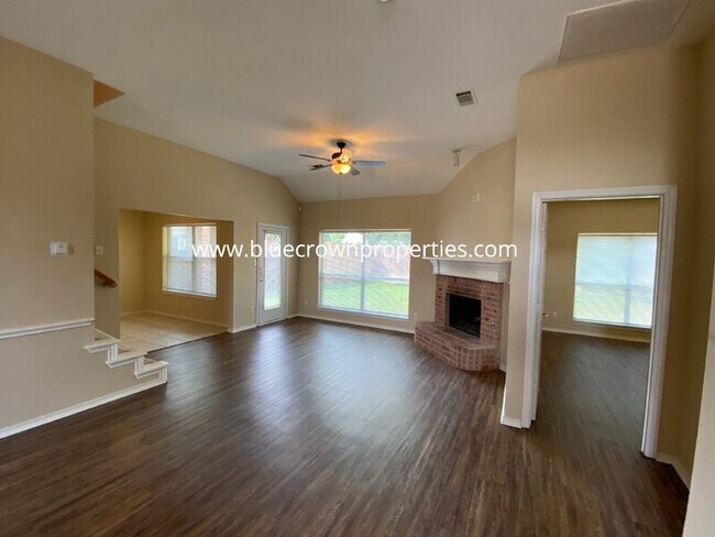 Building Photo - 1829 Carver Dr