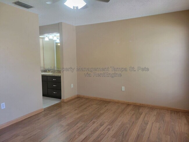 Building Photo - 2024 Sheffield Ct