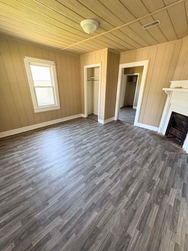 Building Photo - Cozy 2BR Home!
