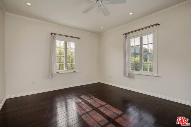 Building Photo - 329 N McCadden Pl