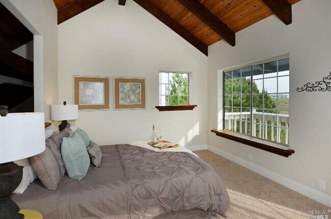 Building Photo - Beautiful 2 Bedrooms Plus Office, 3 Bathro...