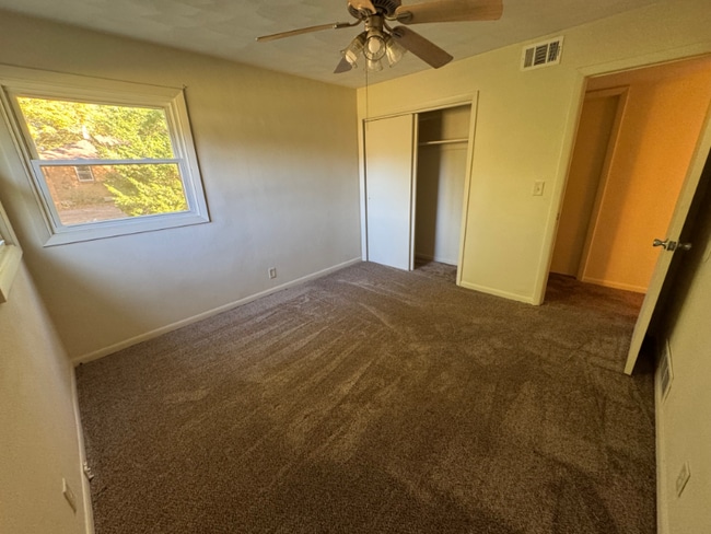 Building Photo - 1415 Hackberry Ln