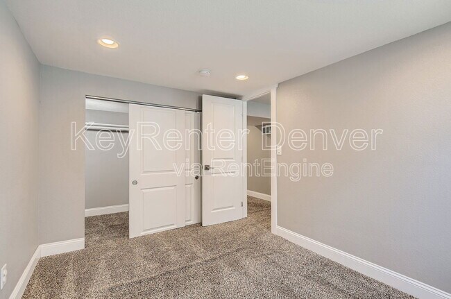 Building Photo - 1418 Roslyn St