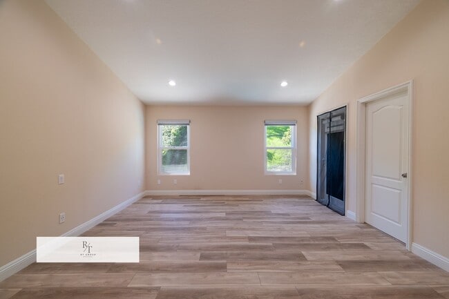 Building Photo - Stunning Remodeled Home in Walnut Valley U...