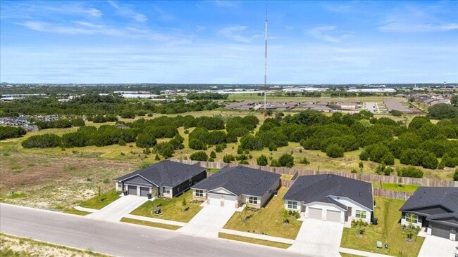 Building Photo - 911 Sevenleaf Ln