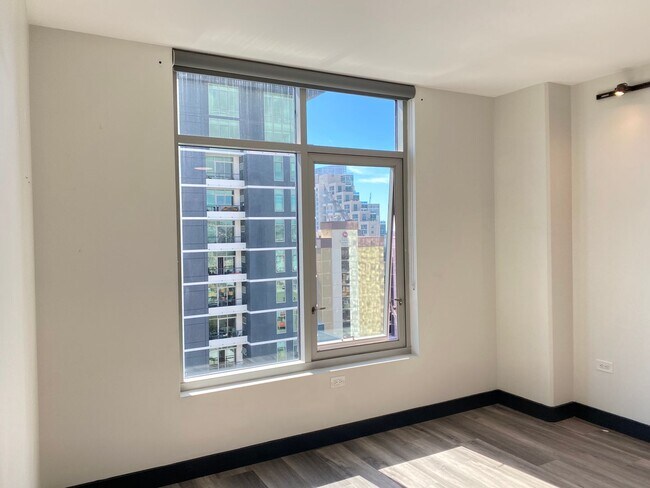 Building Photo - 14th Floor Downtown San Diego Apartment