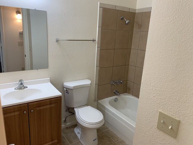 Building Photo - 1445 N 53rd Dr