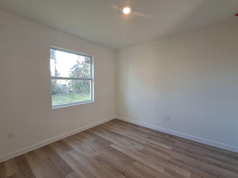 Building Photo - 4537-4539 26th St SW