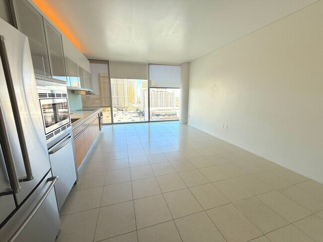 Building Photo - Spacious 10th Floor Studio at The Veer Towers!!