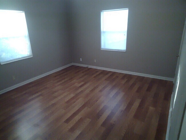 Building Photo - 2112 Allandale Cir W