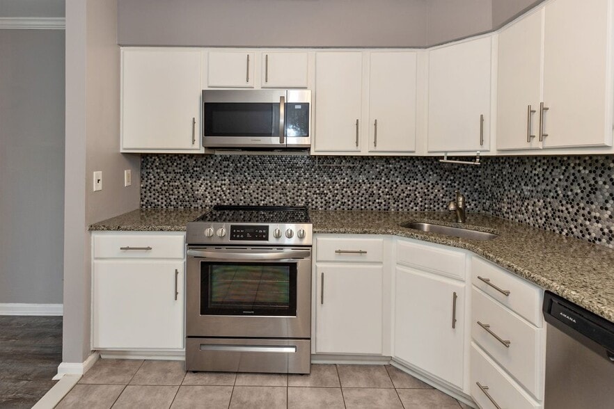 Building Photo - 10-B SUMAC CT