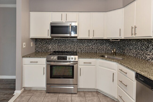 Building Photo - 10-B SUMAC CT