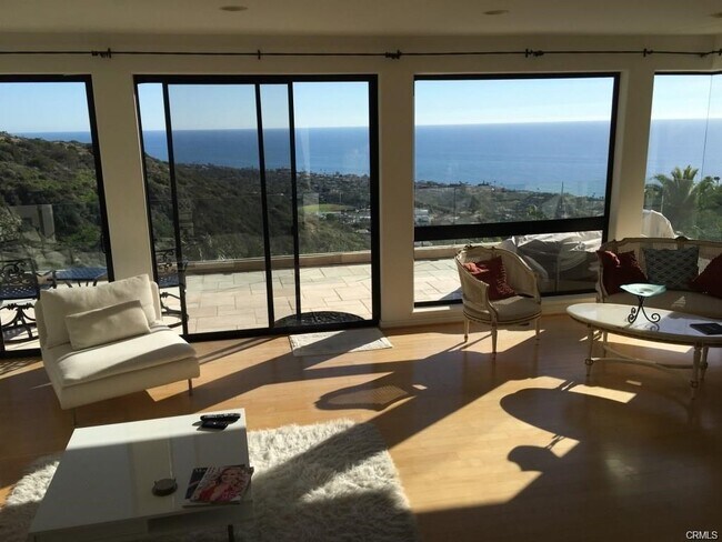 Building Photo - 1326 Skyline Dr