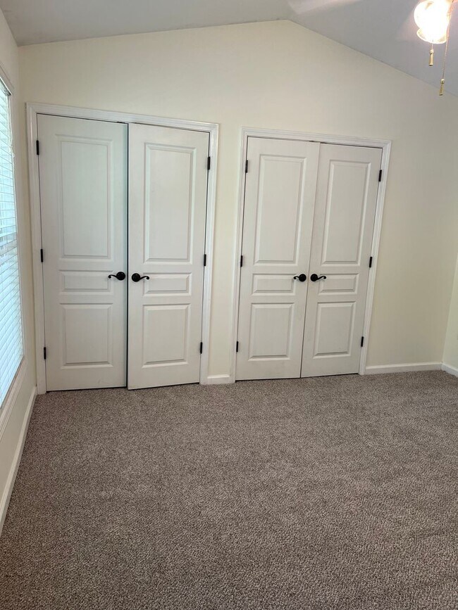 Building Photo - Lovely Condo in Gated Community at Brookwo...