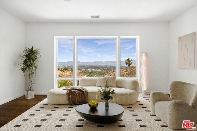 Building Photo - 14435 Mulholland Dr