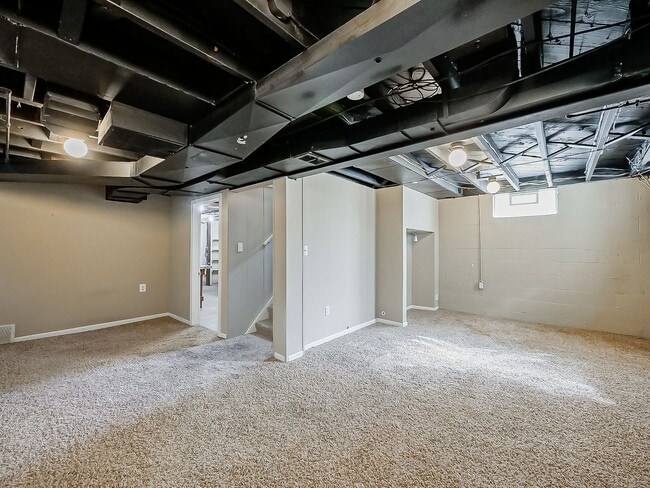 Building Photo - Charming Colonial in the Heart of Grosse P...