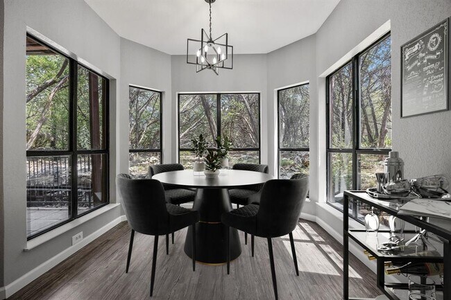 Building Photo - 4711 Spicewood Springs Rd
