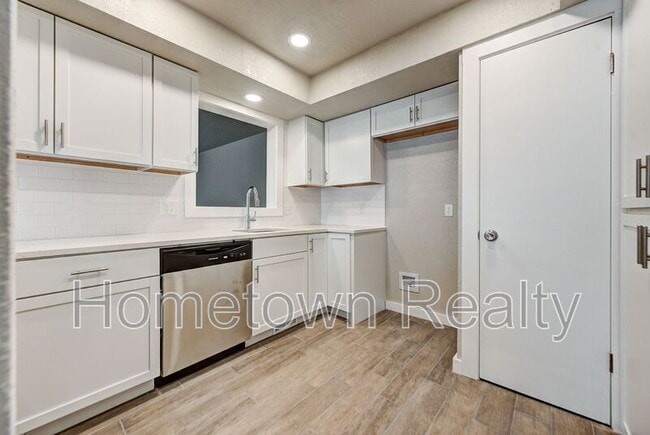 Building Photo - 6456 W Hefner Rd