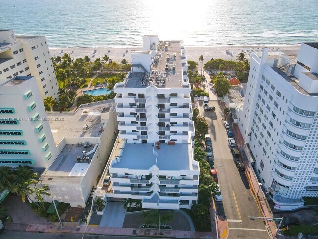 Building Photo - 4301 Collins Ave
