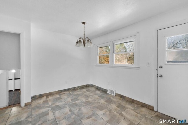 Building Photo - 178 Kelly Rd