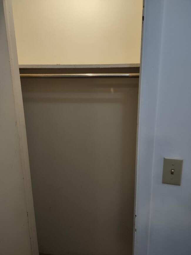 Building Photo - 890 Quadrilla St