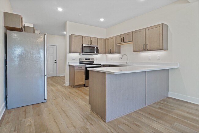 Building Photo - 3 Bed / 2.5 Bath Townhome w/Deck, Walkout Finished Basement, 9' Ceilings, Quartz Tops, Stainless ...