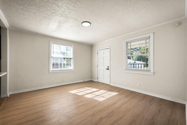Building Photo - 981 McTyre Ct