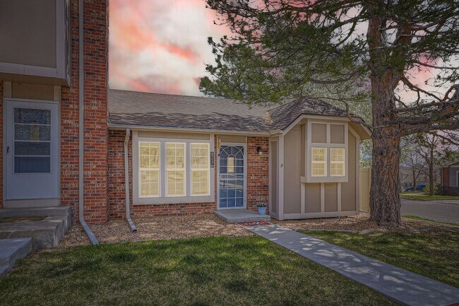 Building Photo - Evolve Real Estate: Spacious 3 Bed 3 bath ...