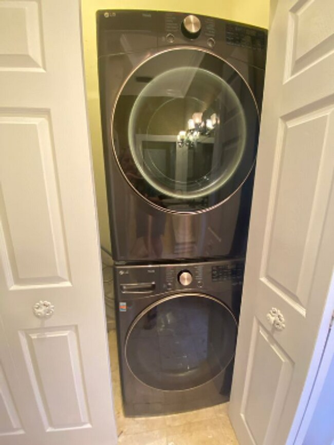 Building Photo - 3 Bedroom 2 Bath in Historic Orlando for RENT!