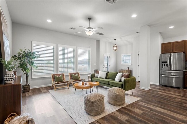 Building Photo - 7909 Catbird Ln