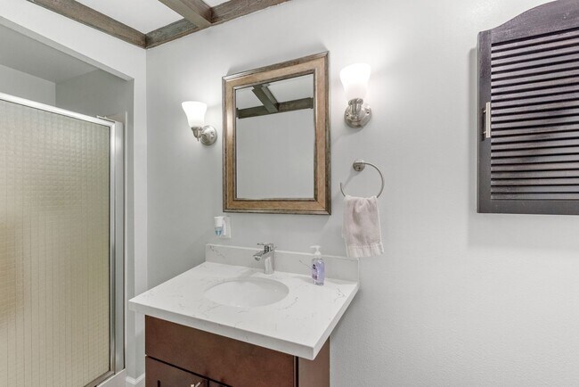 Building Photo - Charming 5-Bedroom Tri-Level Retreat in La...
